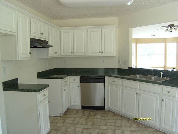 5th image of 19 Bay Ct