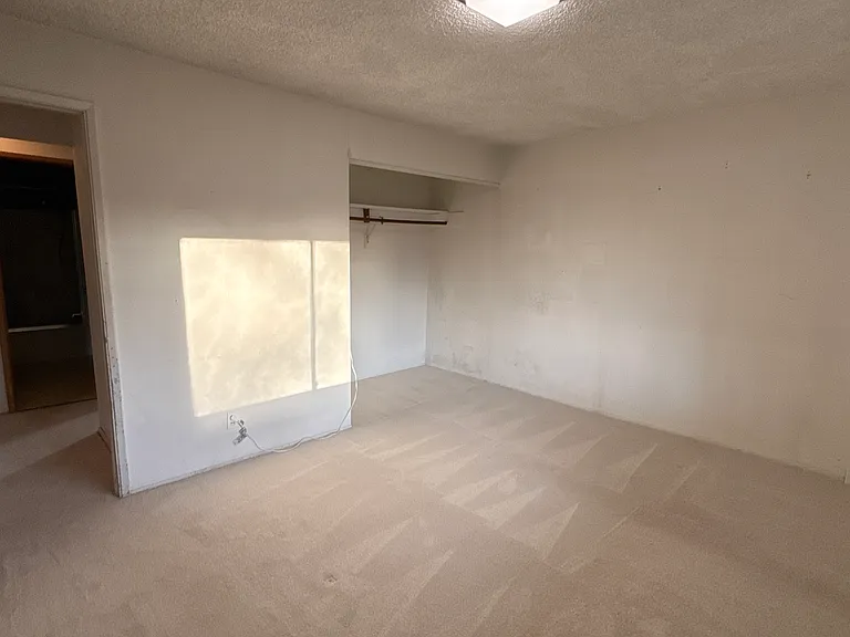 12435 NE 104th St — Photo 8