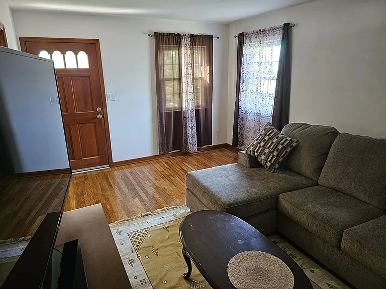 312 Grove Ave — Photo 5