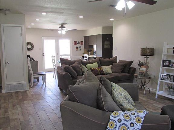3rd image of 1100 Wildwood Dr