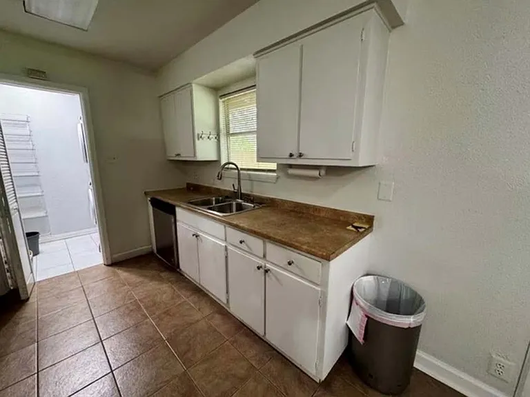 6009 S 1st St — Photo 5