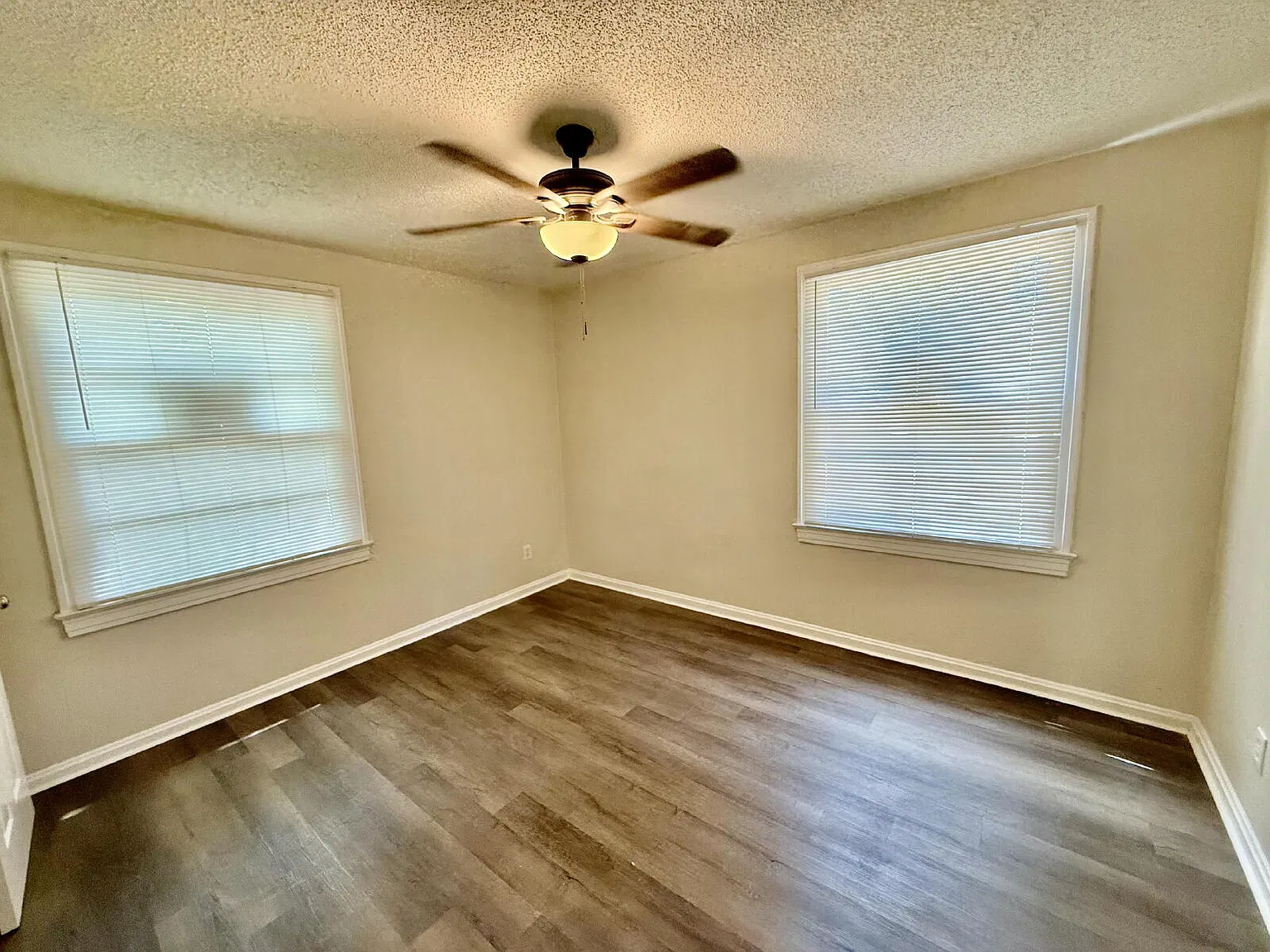 3 bed, 2.0 bath, 1200 sqft, $1,340 — Photo 4