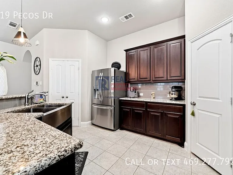 319 Pecos Dr — Photo 10
