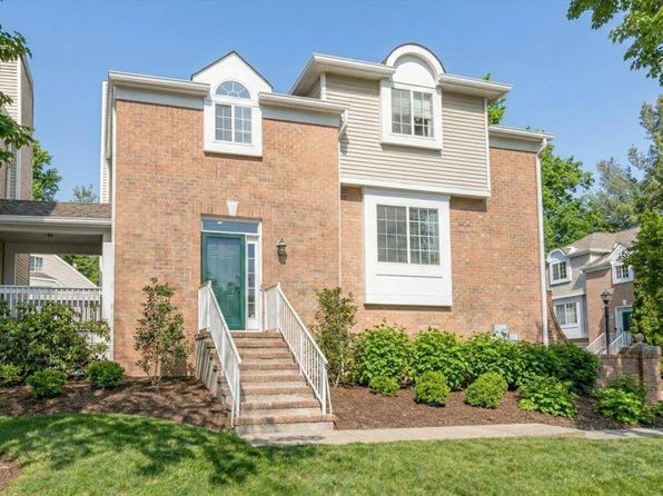 40 Primrose Ln APT 40