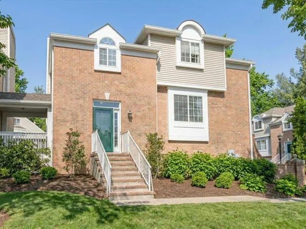 40 Primrose Ln APT 40, Gillette, NJ 07933