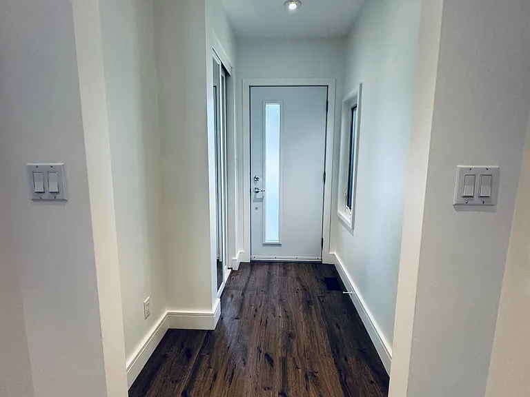 37 White Ave — Photo 2