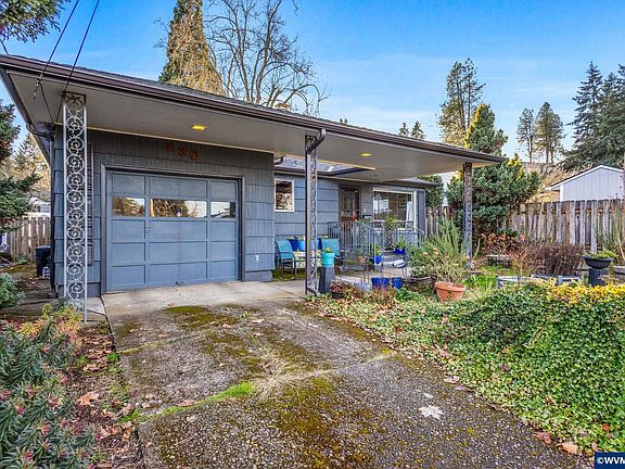 2nd image of 830 Kumler St SE