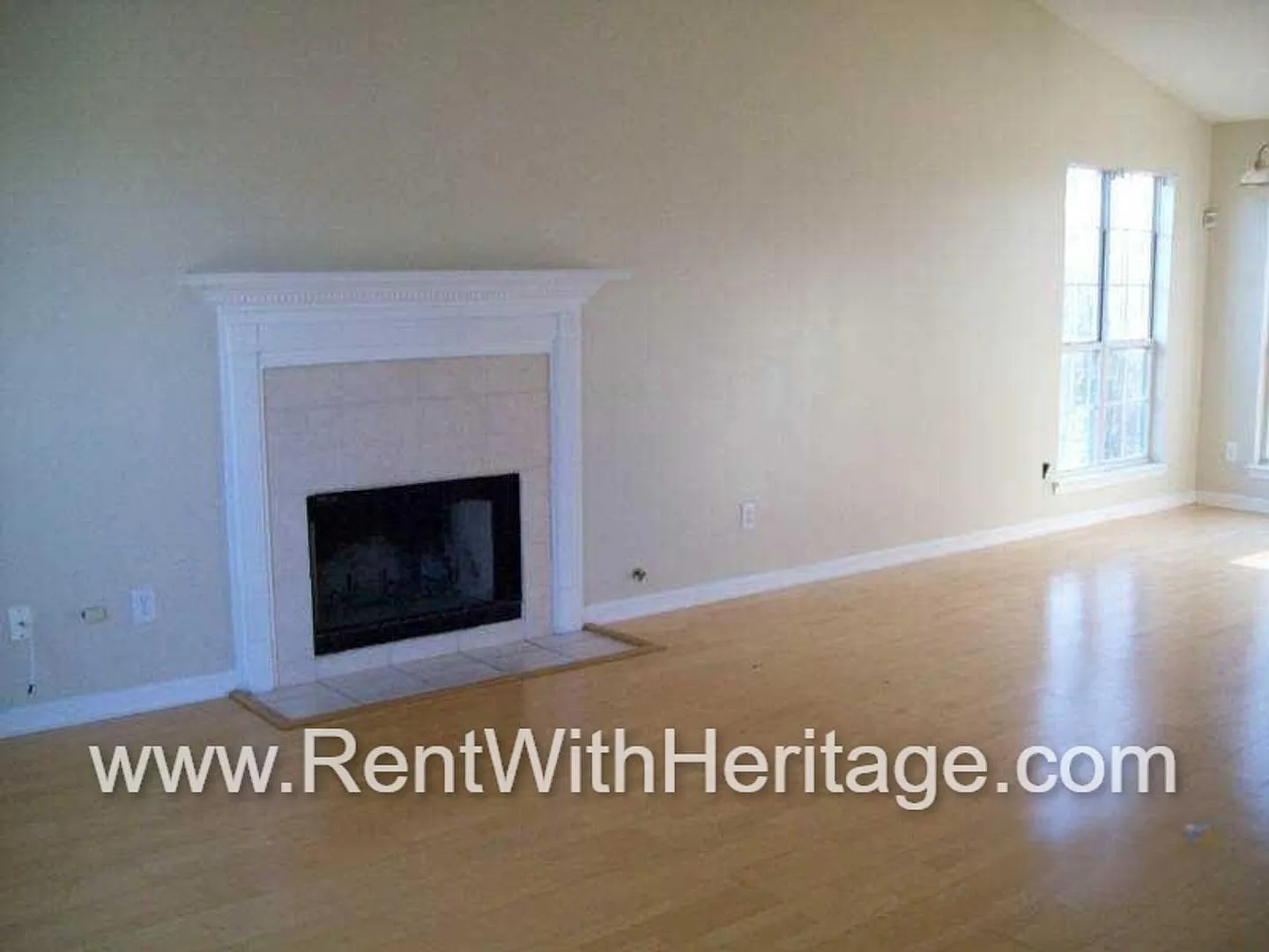 Wow!!....Amazing Home 4bd/3ba Plus Office/ Upgrades Gallore/ Full Fin. Bsmnt — Photo 4