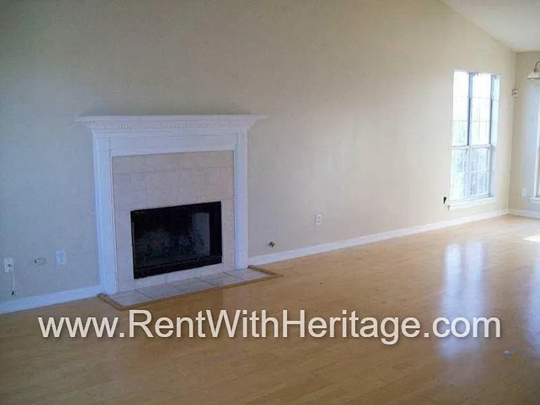 6322 Hillview Ln — Photo 4