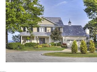 1040 Kirtland Ln, Lakewood, OH