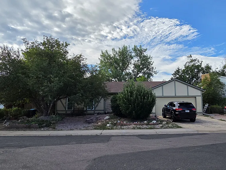 1482 Kennedy Ave — Photo 1