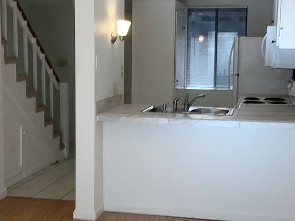 5th image of 415 S Marina St APT I