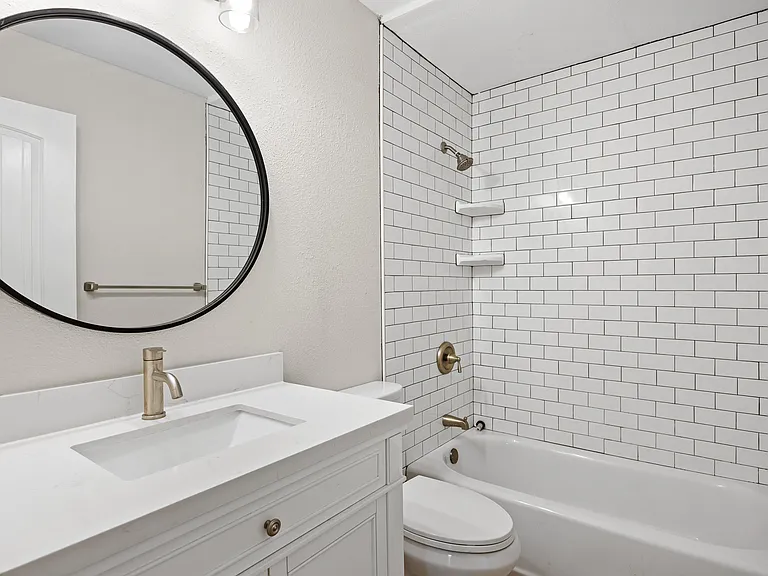 138 Hobson Ln — Photo 6