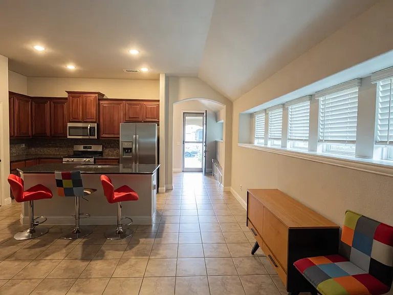 1212 Brentfield Dr — Photo 3
