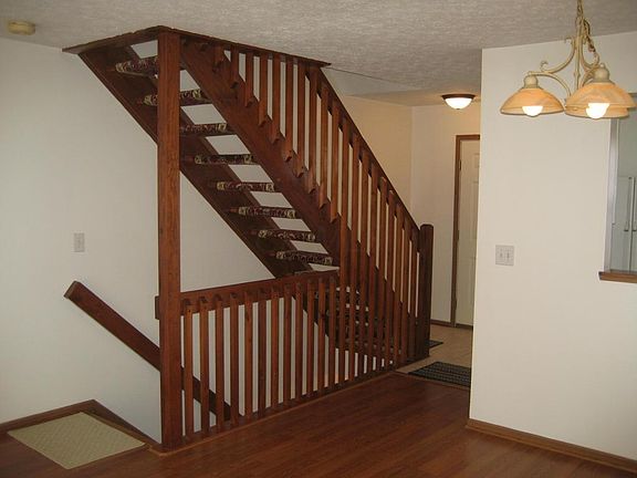 3rd image of 216 Macandrews Way