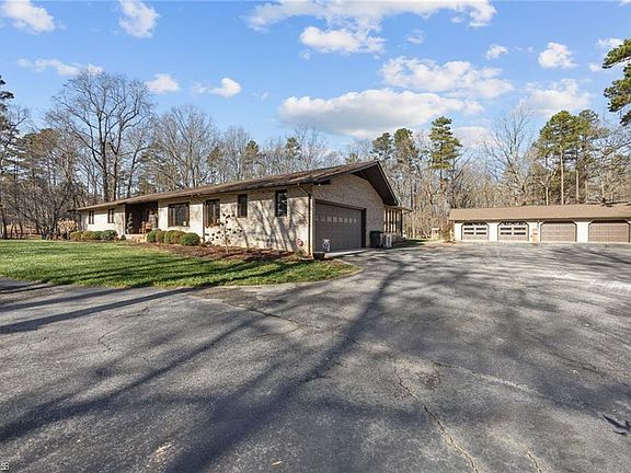 3rd image of 6955 Harlow Dr