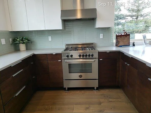 2337 W Plymouth St — Photo 4