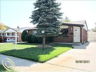 1st image of 32351 Birchwood St