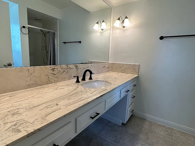 20428 Roslin Ave — Photo 13