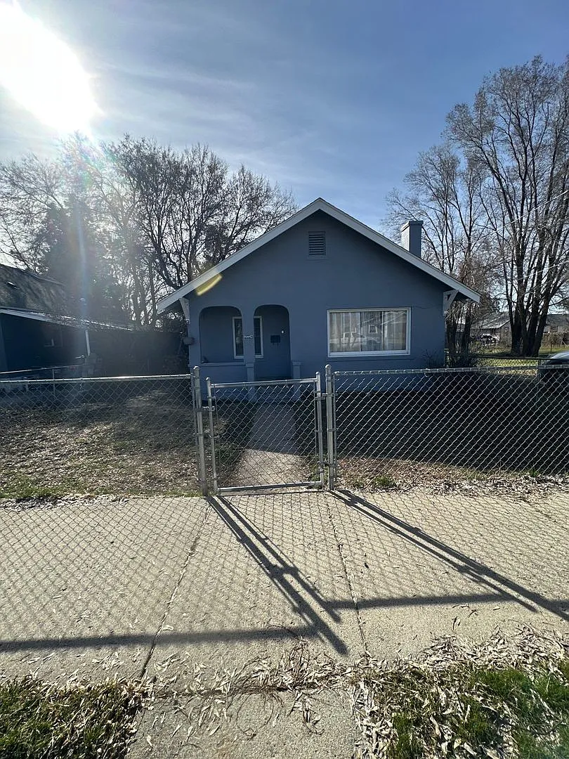 2024 Darrow Ave — Photo 2