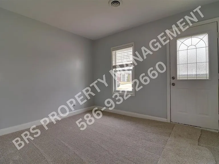 30791 Alger St — Photo 12