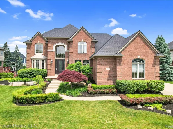 48392 Binghampton Dr, Northville, MI 48167