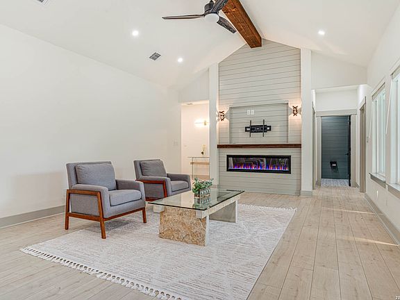 4th image of 316 Prairie Tea Ln