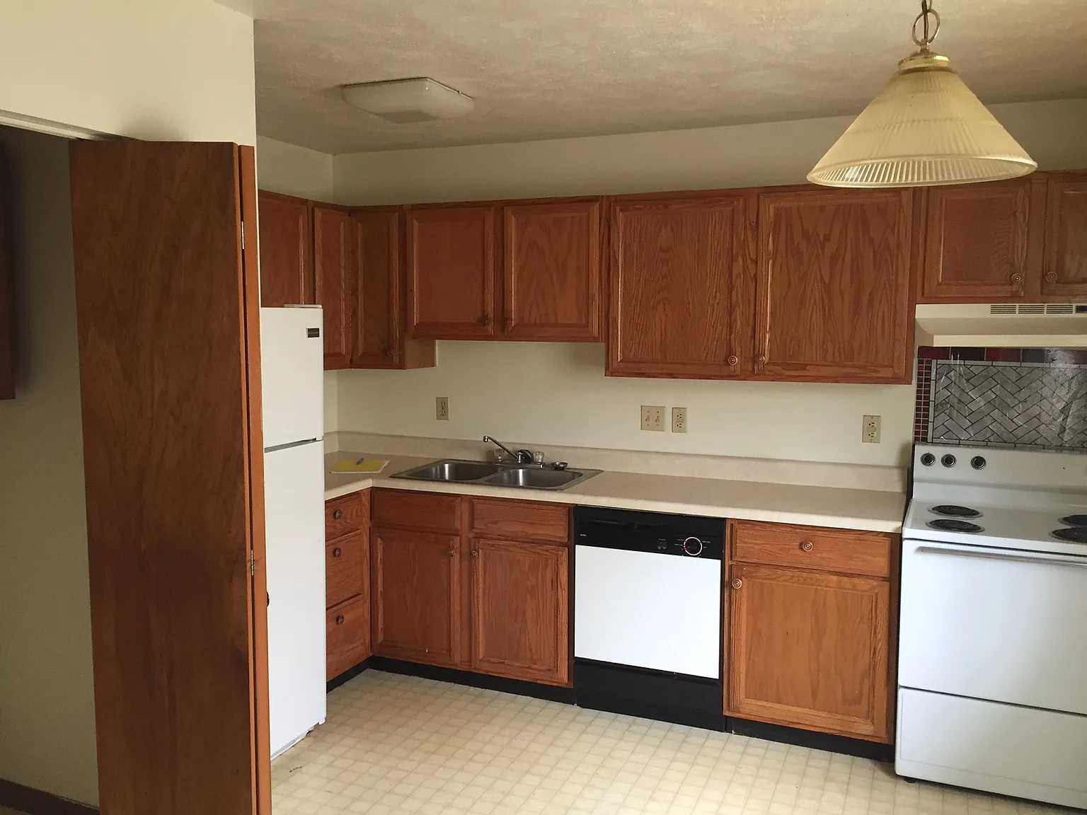 2 bed, 900 sqft, $1,025 — Photo 3