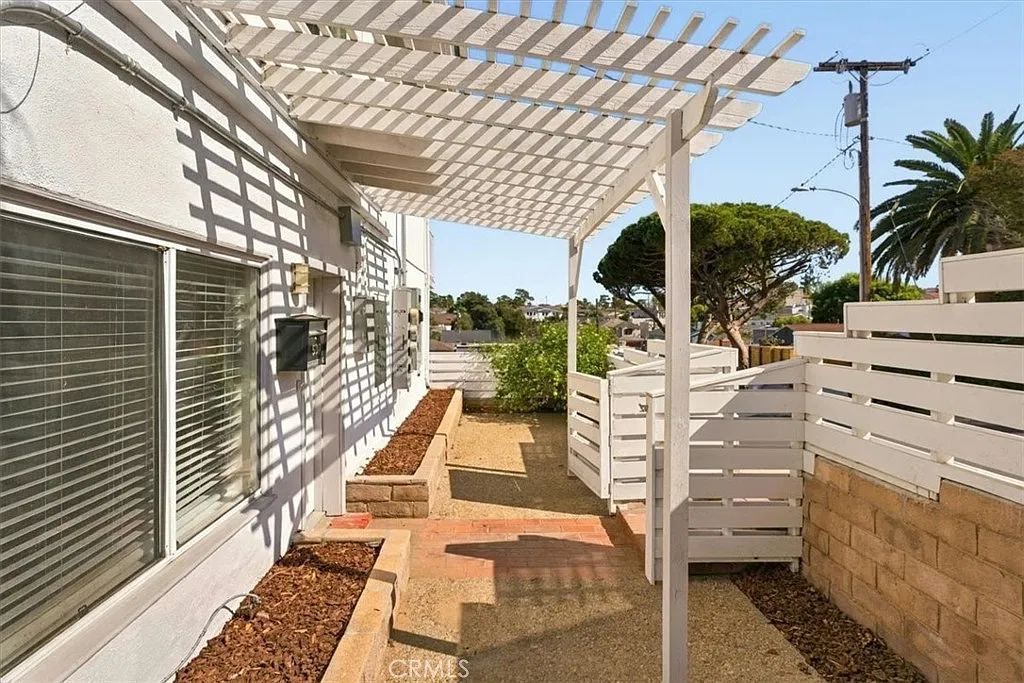 2 bed, 600 sqft, $2,995 — Photo 2