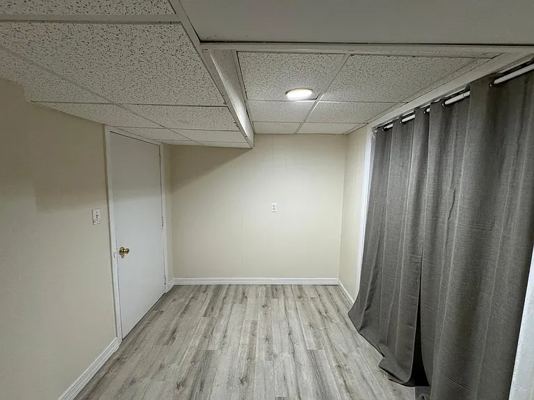 Room 1 with closet