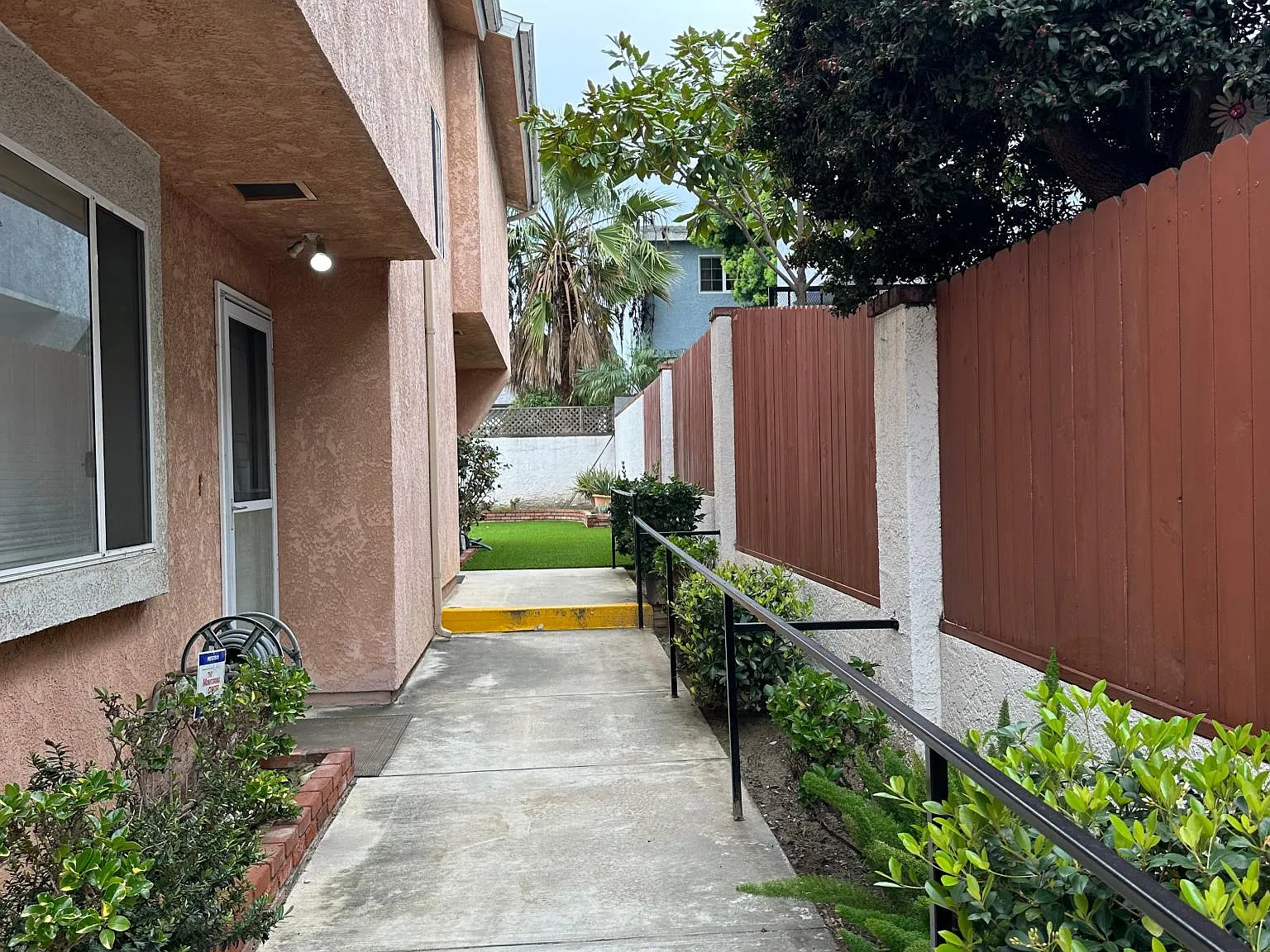 3 bed, 2.5 bath, 1950 sqft, $3,950 — Photo 2