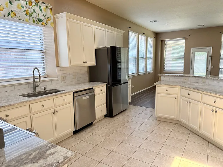 613 Oak Creek Dr — Photo 6