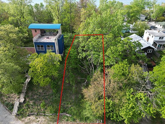 2nd image of 7632 Maple St