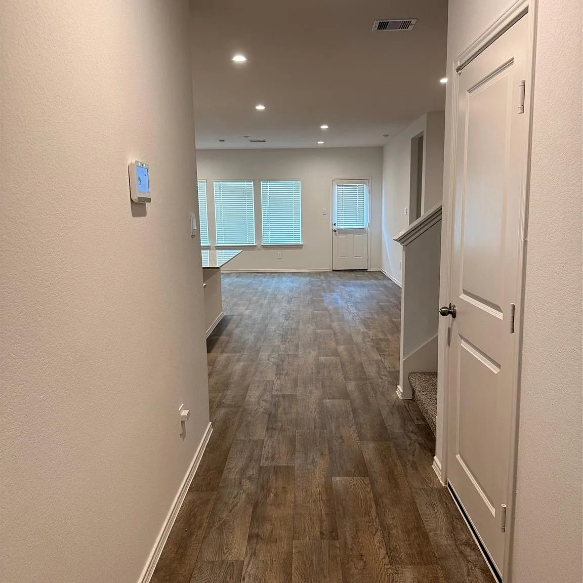 4 bed, 3.0 bath, 2251 sqft, $2,260 — Photo 3