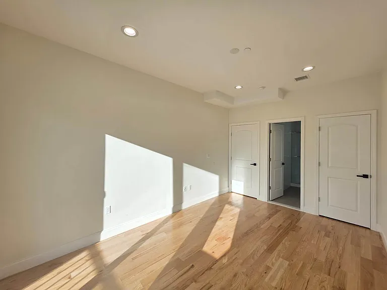 160 Bay 29th St #2 — Photo 13