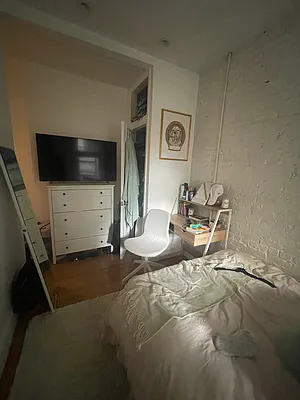 Rented by Weinstein Realty Group | media 13