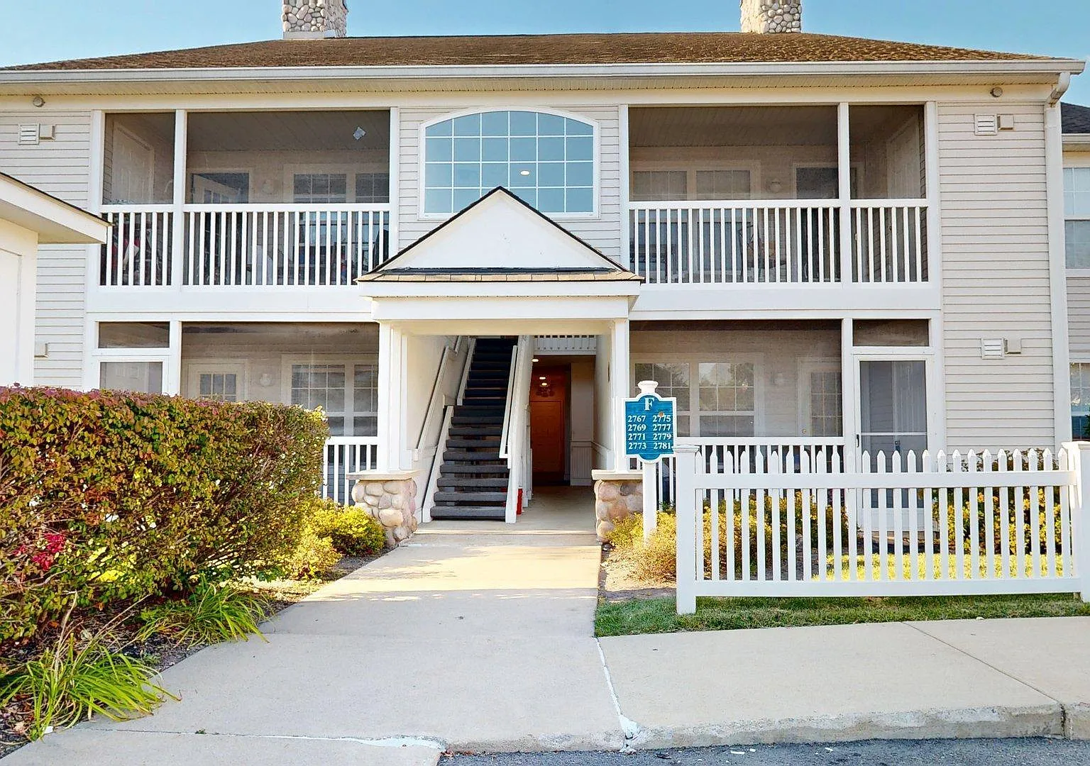 2 bed, 2.0 bath, 1094 sqft, $2,100 — Photo 1