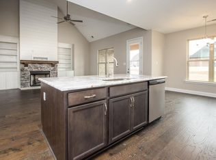 135 Cambridge Pass Dr, Oakland, TN 38060