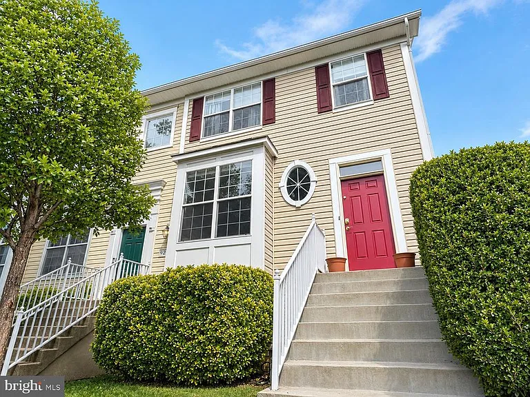 9204 Acer Ln — Photo 1