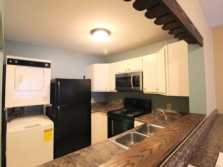 1390H Hunters Rd — Photo 25
