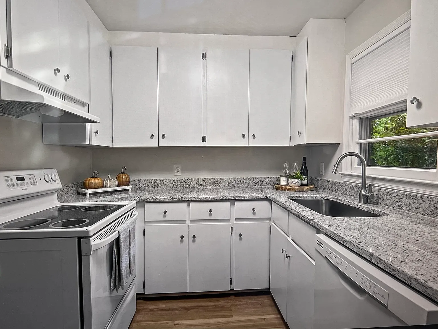 2 bed, 1.5 bath, 1015 sqft, $1,950 — Photo 3