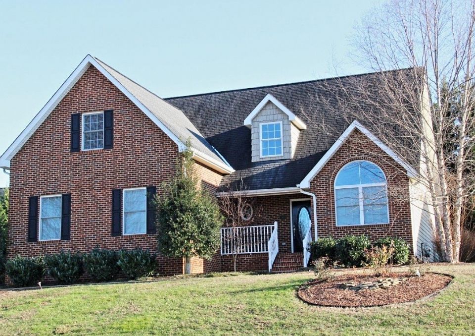 1st image of 105 Lee Carter Dr