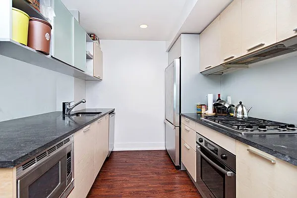 Rented by Keller Williams NYC | media 16
