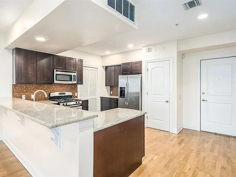 7716 Kennedy Blvd #1E — Photo 23