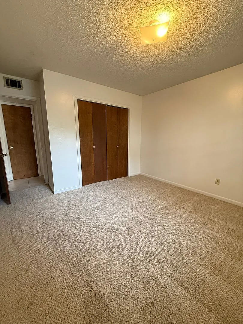 Classic Manor Townhouse — Photo 4