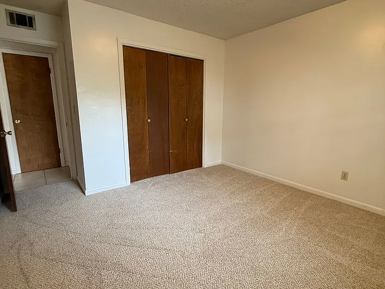 117 Classic Ct — Photo 4