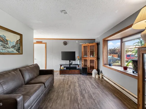 13416 Grandview Dr N, Williston, ND 58801