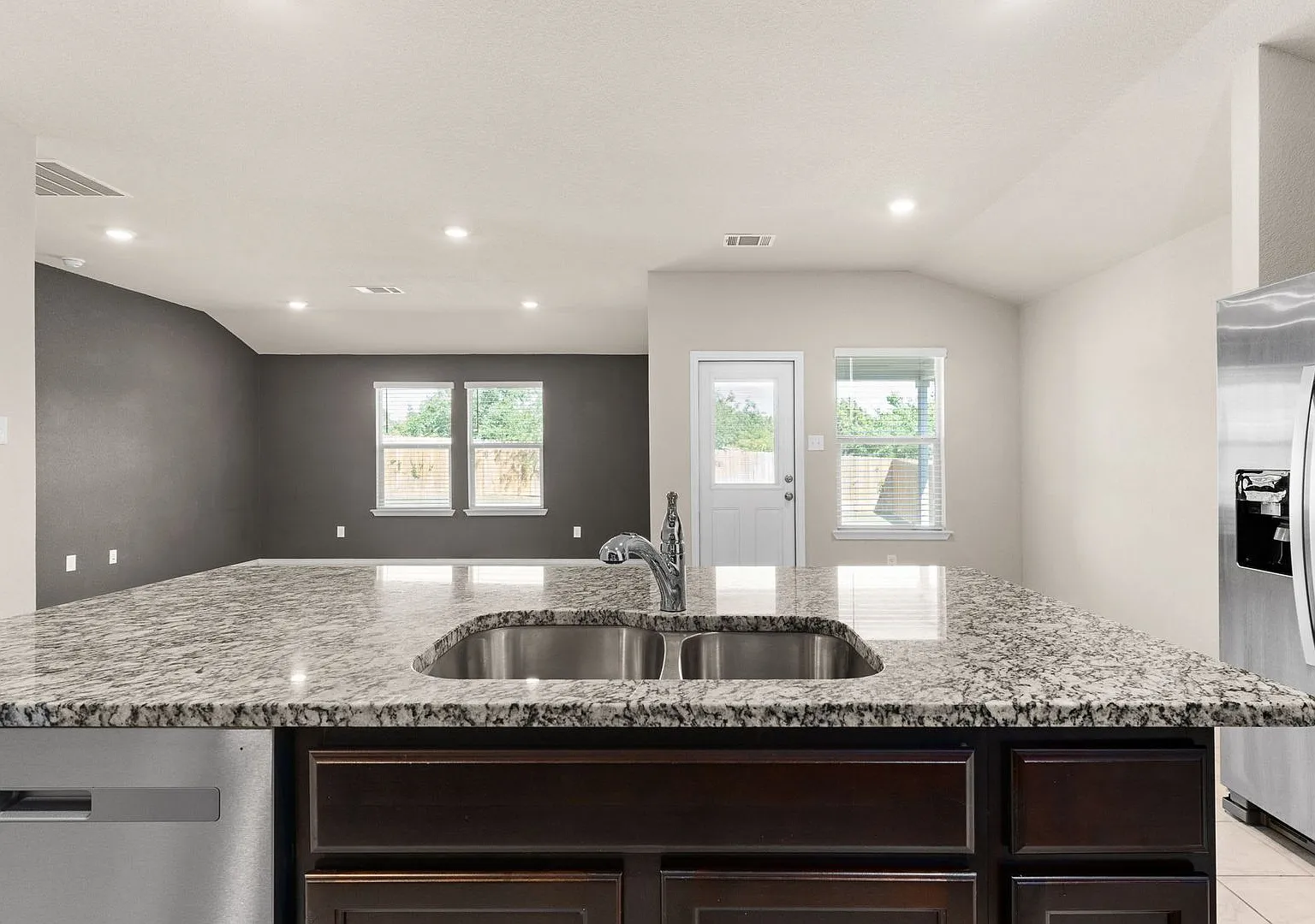 4906 Karen Green Dr. — Photo 3