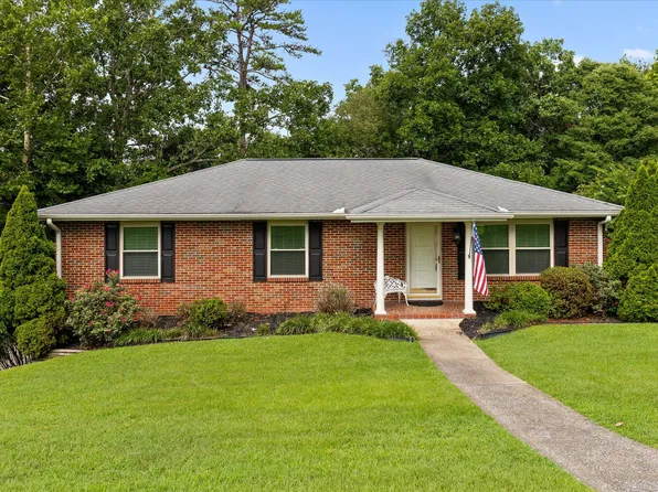 74 Kriswood Dr, Rossville, GA 30741