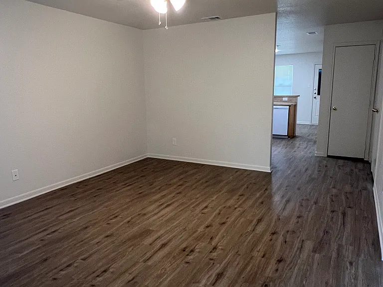 416 Justin Ln #B — Photo 2
